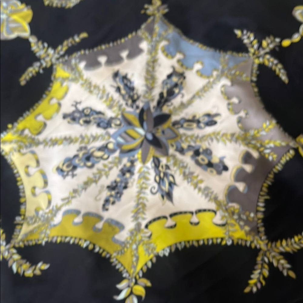 Elegant Floral Patterned Scarf